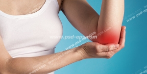 عکس با کیفیت تصویر بانویی و نشان دادن محل درد و آسیب دیدگی در ناحیه آرنج دست