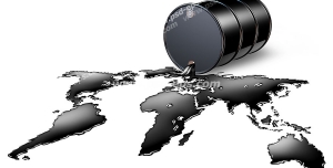 عکس با کیفیت نمادین تاثیر قیمت نفت بر اقتصاد جهانی با تصویر نفت ریخته شده از بشکه آن و تشکیل نقشه قاره ها