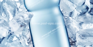عکس با کیفیت بطری آب سرد در درون تکه های یخ