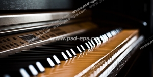 عکس با کیفیت تصویری کلاسیک و زیبای پیانویی از نمای نزدیک