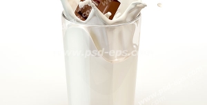 عکس با کیفیت لیوان حاوی شیر به همراه تکه های شکلات (شیر شکلات)
