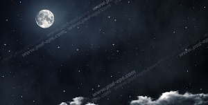 عکس با کیفیت آسمان مهتابی شب با ماه کامل در میان ستارگان درخشان مناسب آسمان مجازی یا تایل سقفی