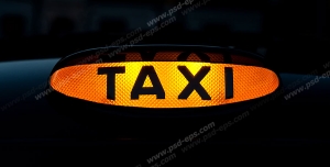 عکس با کیفیت علامت زرد کابین بیضی شکل TAXI برای بالای خودرو و تاکسی های شهری
