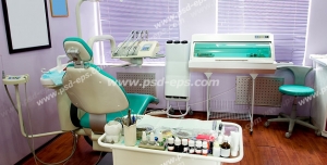 عکس با کیفیت تبلیغاتی اتاق دندان پزشکی با صندلی و تجهیزات