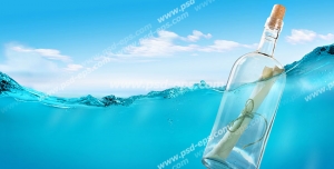 عکس با کیفیت تبلیغات نامه در بطری و روی آب شناور
