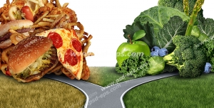 عکس با کیفیت تبلیغاتی جاده و دو راهی بین فست فود و سبزیجات