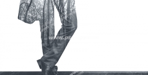 عکس با کیفیت تبلیغاتی سیاه و سفید مدل مرد ایستاده تلفیق شده با جنگل