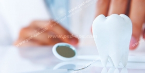 عکس با کیفیت تبلیغاتی آینه ماکت دندان و دندان پزشک