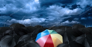 عکس با کیفیت تبلیغاتی چتر رنگارنگ در بین چتر های رنگی