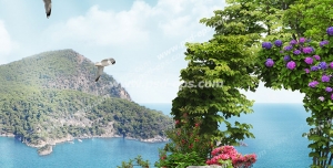 عکس با کیفیت تبلیغاتی صخره سبز زیبا پر از گل و بوته در کنار دریای زیبا آسمان آبی مرغ های دریایی در حال پرواز کوه سرسبز