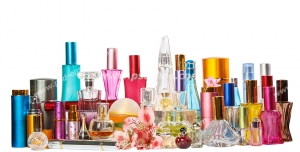 عکس با کیفیت تبلیغاتی انواع شیشه ها و ظروف رنگارنگ عطر و ادکلن
