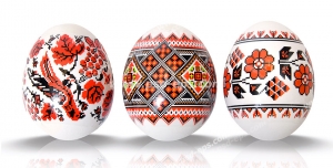 عکس با کیفیت تبلیغاتی سه تخم مرغ عید که روی آن نقاشی های زیبا کشیده شده است