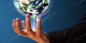 عکس با کیفیت تبلیغاتی کره زمین روی انگشتان مرد