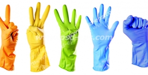 عکس با کیفیت تبلیغاتی هفت دست با دستکش با رنگ های رنگین کمان و نشان دهنده اعداد یک تا پنج و مشت و علامت عالی
