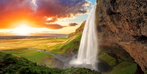 عکس با کیفیت تبلیغاتی آبشار بسیار زیبا و منظره غروب