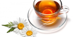 عکس با کیفیت تبلیغاتی گل های بابونه در کنار فنجان چای