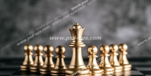 عکس با کیفیت تبلیغاتی مهره های شطرنج به رنگ طلایی و ایستاده در کنار یکدیگر