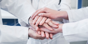 عکس با کیفیت تبلیغاتی متحد شدن پزشکان