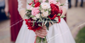 عکس با کیفیت تبلیغاتی دسته گل زیبا در دست عروس